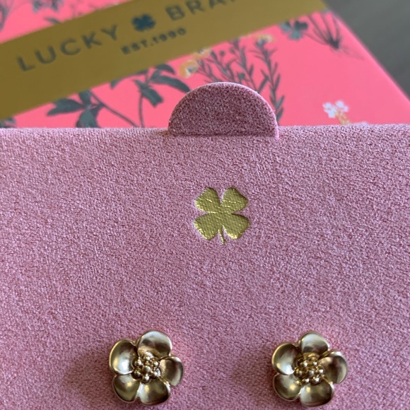 Lucky Brand flower stud earrings, gold tone, new - Picture 2 of 6